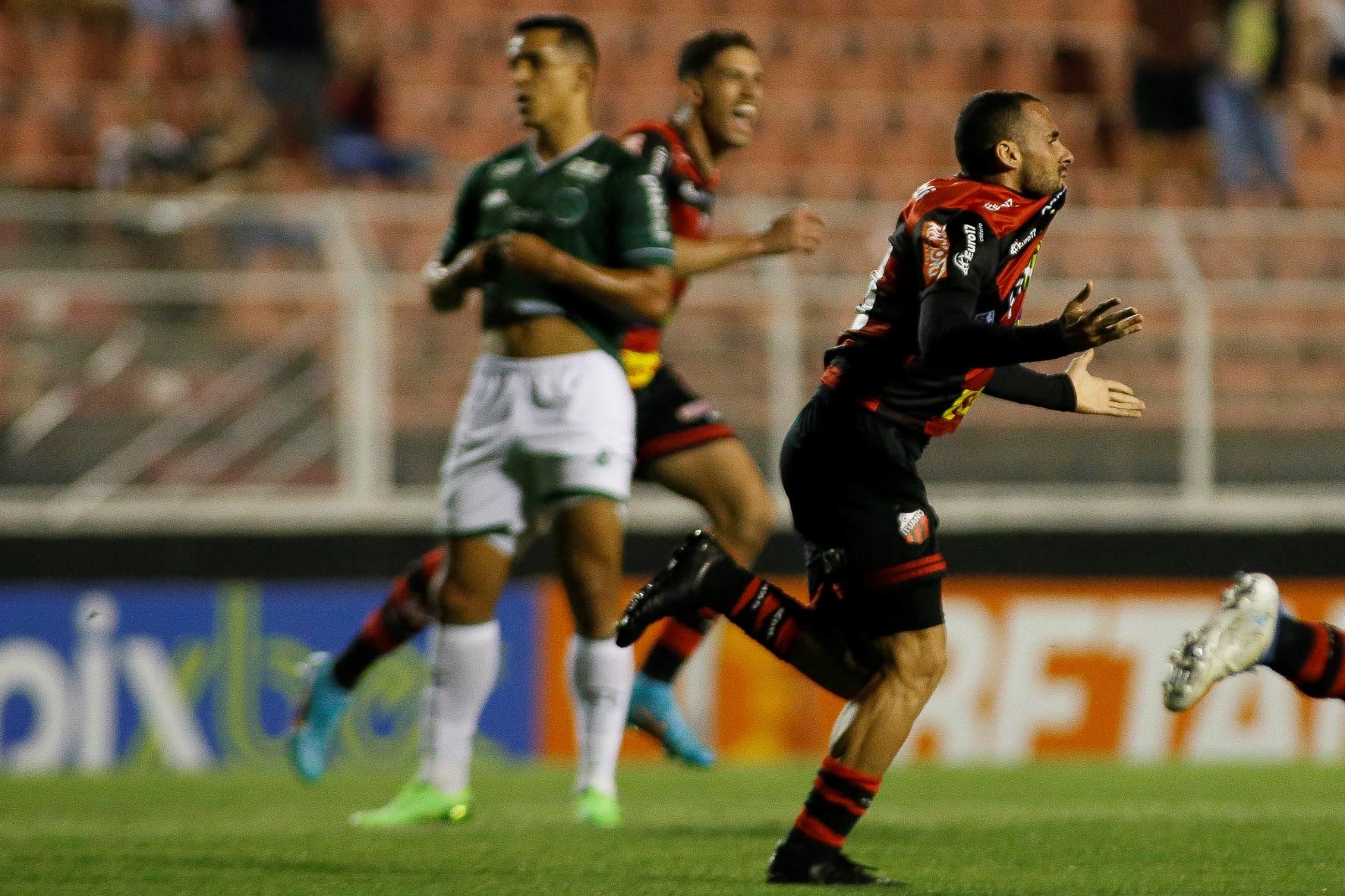 Com direito a golaços, Guarani e Ituano empatam em duelo de paulistas na  Série B